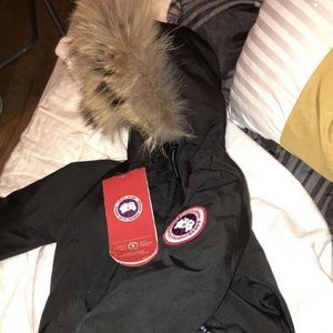 Kids goose sz medium brand new